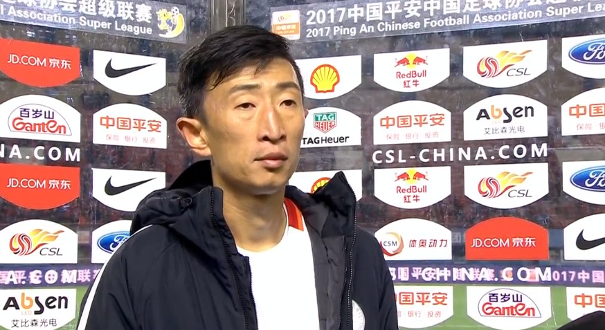 本片描写一位离了婚的中年汉子在小岛上过着蓬菖人般的糊口，成天胡想着一个不明身份的女子，后来两个别离有着哀痛爱情的女人前后闯进了他的世界。本片是部十分隐晦和复杂的心理片，两个女主角的关系如同导演英格玛·伯格曼的《缄默》与《假面》一样不成朋分，色采在片中阐扬了主要的意味感化， 对伯格曼作品没有乐趣的不雅众会感受本片十分烦闷干涩。